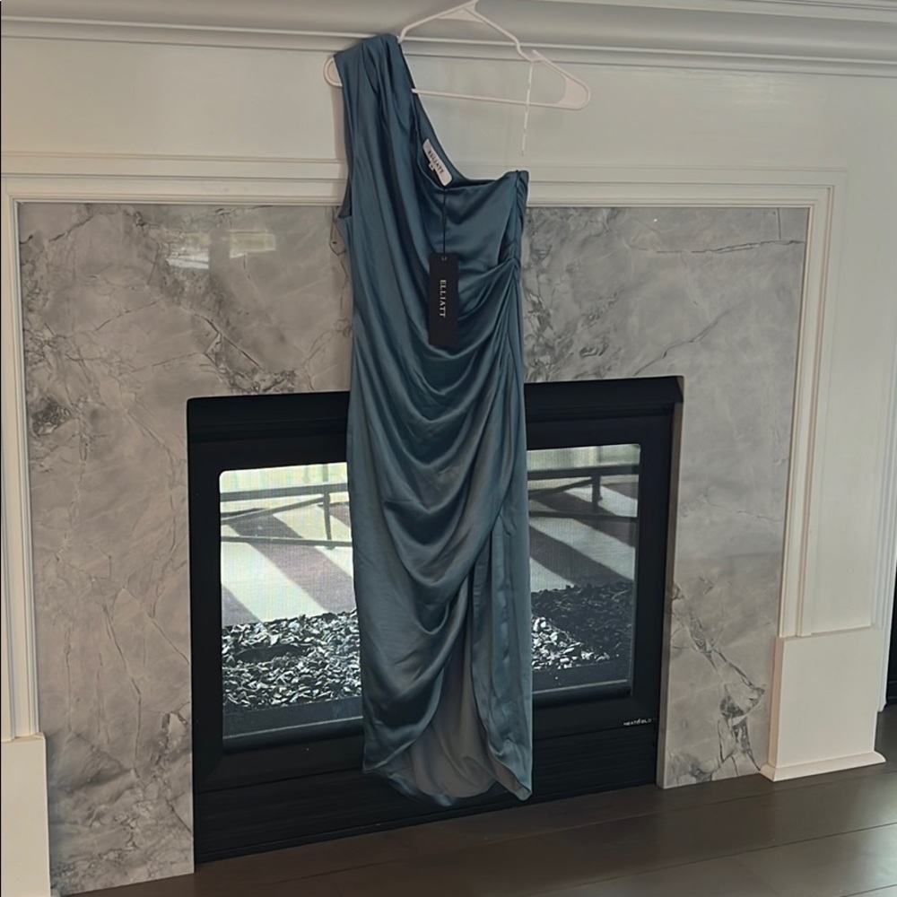NWT Elliatt Cassini Dress in Blue - Size M